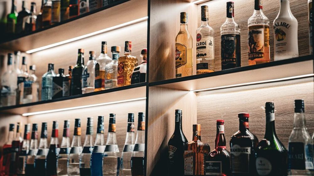 Asociaţia patronală Spirits România: Creşterea accizei la alcool va duce la reducerea încasărilor la buget şi la proliferarea pieţei negre a băuturilor spirtoase