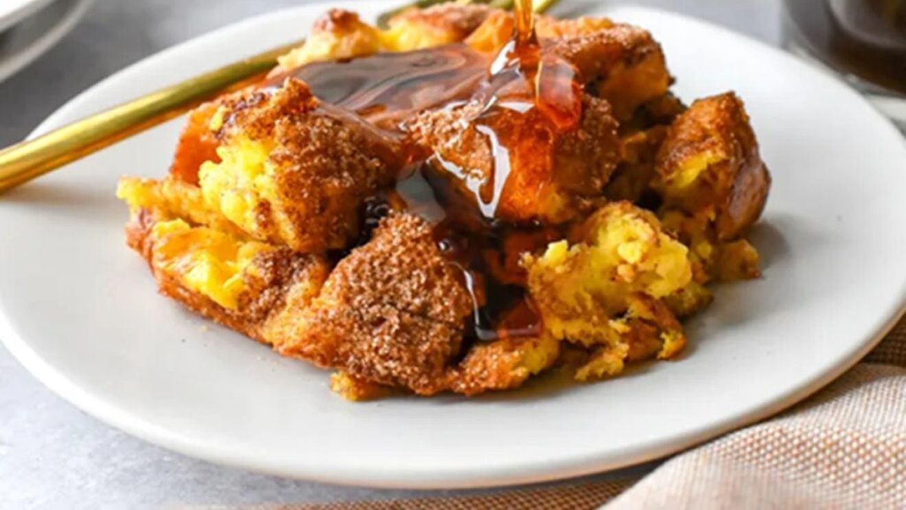 Budincă de french toast la cuptor, un mic dejun delicios, pregătit fără grabă