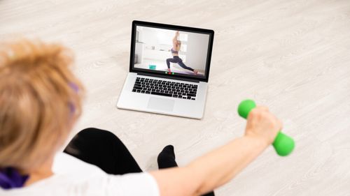 Patru obiceiuri sănătoase pe care le au în comun mai mulți experți în longevitate /„Simpla evitare a alimentelor ultraprocesate, a aditivilor și a lucrurilor care pot provoca inflamație este foarte importantă”