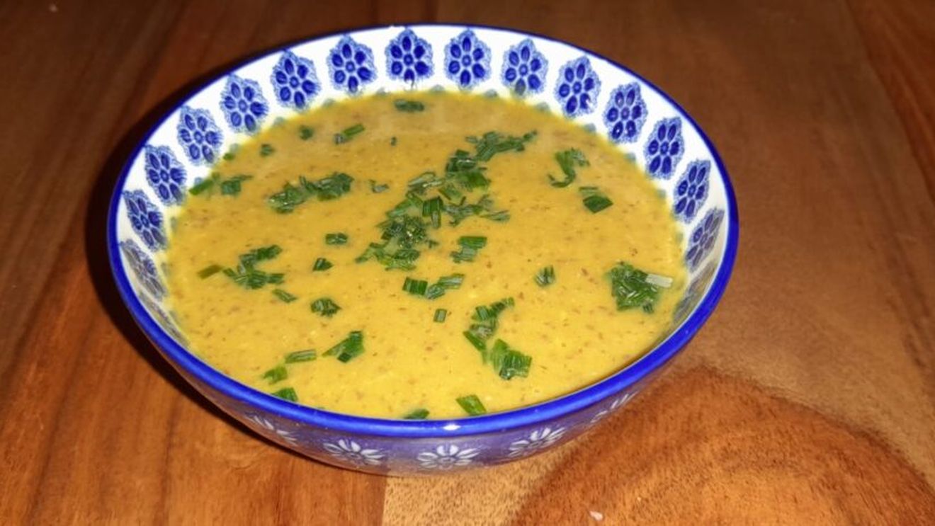 Idei de cină | Supă cremă de legume și linte, cu arome orientale/ O rețetă gata în 10 minute, cu produse din conservă/ Rețetele Juanitei