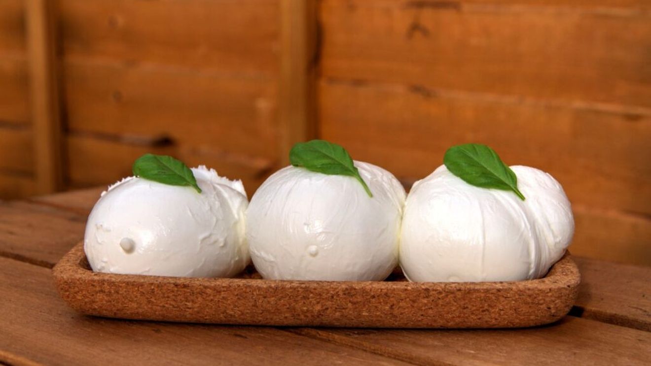 Mozzarella va deveni cea mai vândută brânză din lume în următorii zece ani, pe fondul creșterii constante a întregului sector al brânzeturilor, estimează o analiză de piață