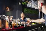 România, pe primul loc în lume la consumul de alcool. Cât bea, în medie, un român într-un an