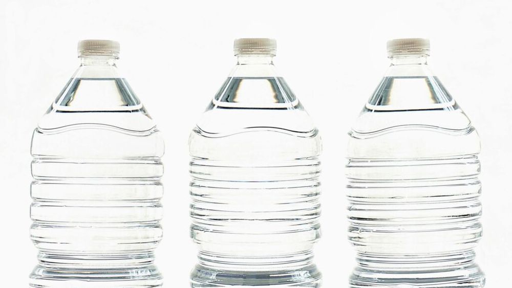ANPC a controlat peste 700 de producători, distribuitori sau comercianţi de apă minerală naturală sau apă de izvor/ Amenzi de două milioane de lei