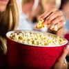Popcorn sau mix de nuci și fructe uscate? Ce gustare este mai bună pentru glicemie, potrivit nutriționiștilor