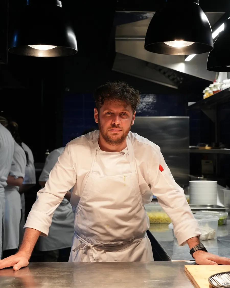 vlad-pădurescu-chef-gastronomie-românească-new-romanian-cuisine-kané-fine-dining-chefi-fără-secrete-bucătărie-modernă