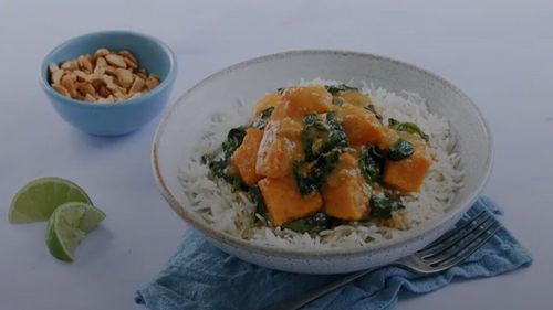 Cartofi dulci și curry cu arahide/O rețetă de post, pentru o cină ușoară și gustoasă cu mai puțin de 400 de calorii