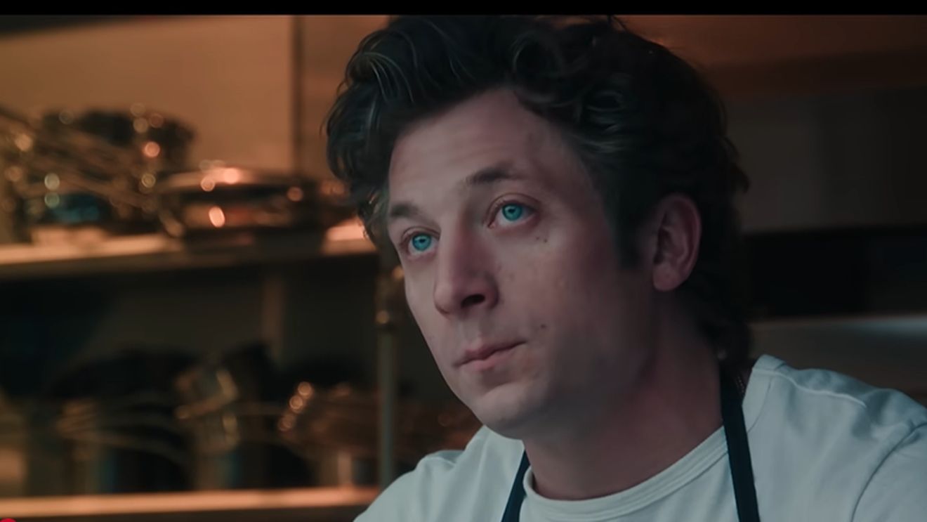 ABC în bucătărie | Cum taie Jeremy Allen White ceapa ca un bucătar profesionist / Secretul învățat la filmările pentru „The Bear”