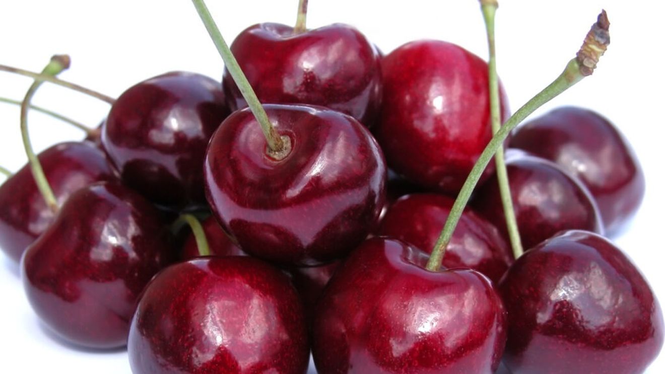 Cum scoți cel mai ușor sâmburii de cireșe: șase metode puse la încercare în bucătărie, doar una s-a dovedit cu adevărat practică