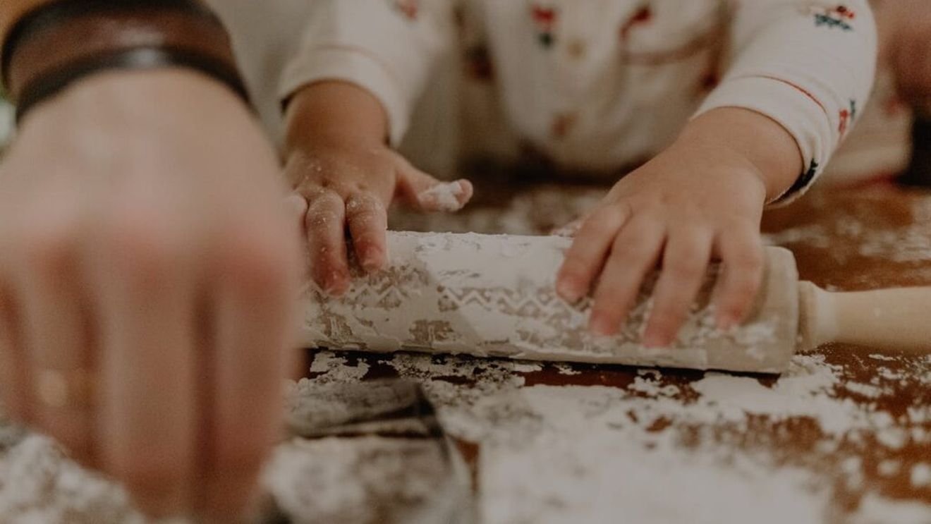 Tot mai multe branduri transformă nostalgia într-un instrument puternic de marketing: „Un miros poate readuce un moment din copilărie mai viu decât o fotografie” / Ce rol are neurogastronomia