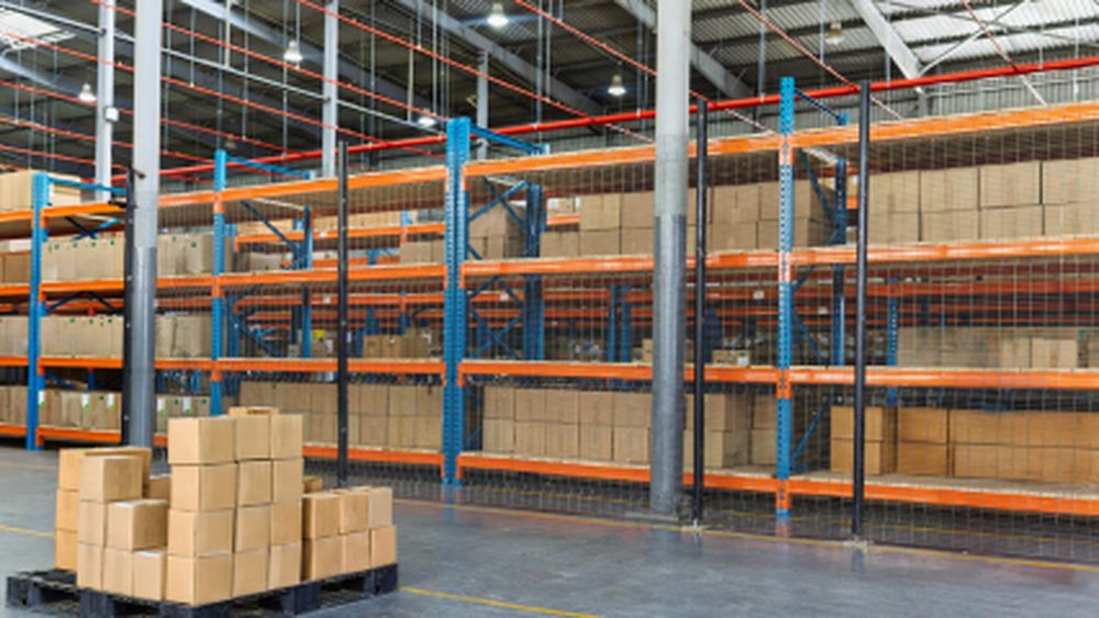 Depozitarea sigură a mărfurilor alimentare: ce sisteme de rafturi respectă normele HACCP și reduc risipa