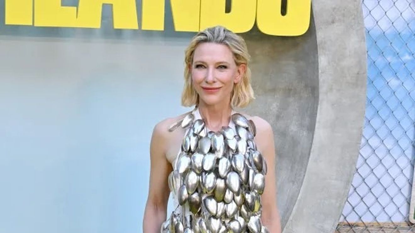Top din linguri purtat de deținătoarea premiului Oscar Cate Blanchett la un eveniment în L.A.