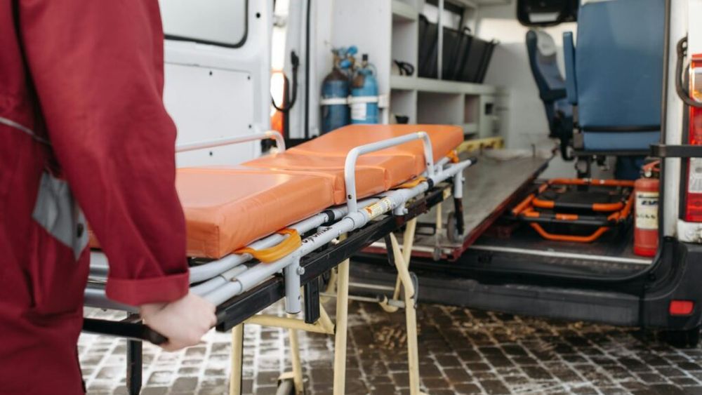 Doi bărbați din Constanța sunt răniți grav, după ce balustrada scării unui restaurant s-a rupt şi au căzut de la etaj