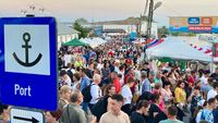 Sute de turiști veniți la Jurilovca pentru un festival care nu a fost organizat în acest an / Primarul acuză informațiile false care au circulat pe internet: „Au întrebat ChatGPT”