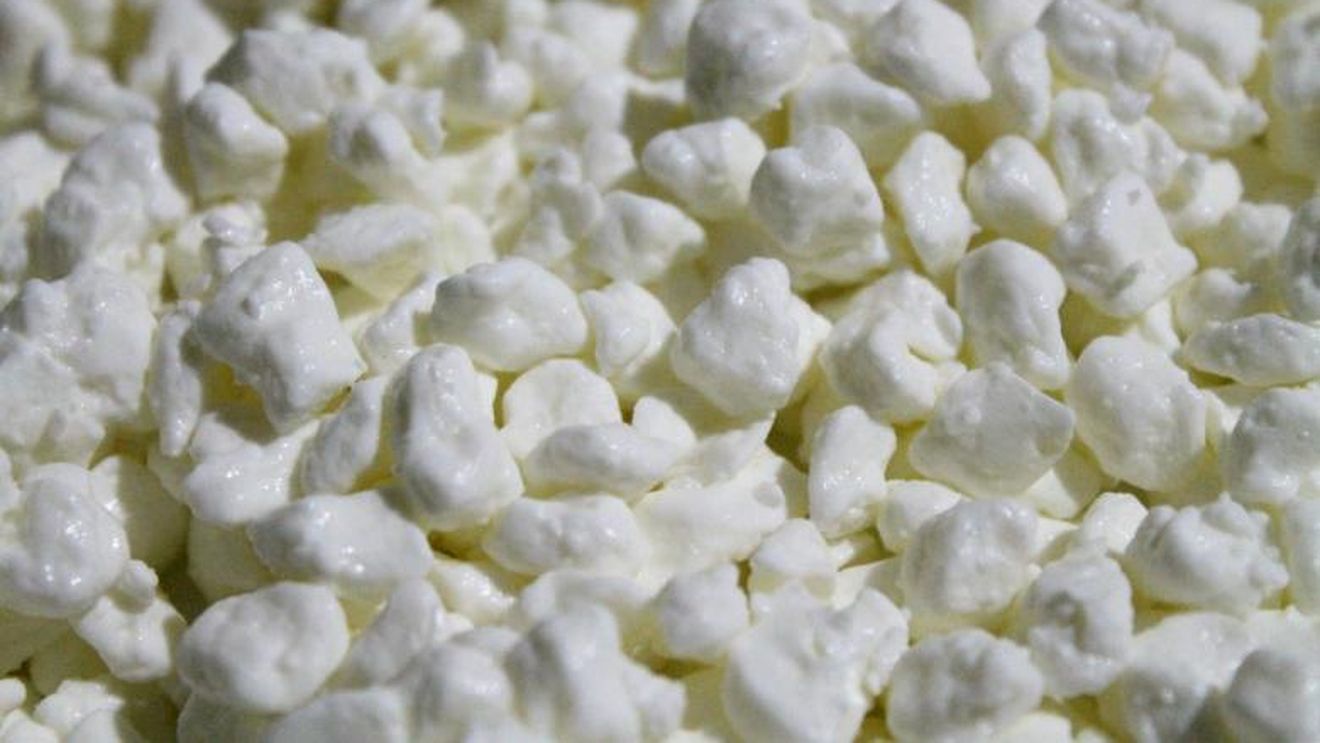 „Cottage cheese”, fenomen viral pe TikTok: Cererea a explodat, iar producătorii nu fac față comenzilor / „Se vinde mai repede decât o putem noi produce”