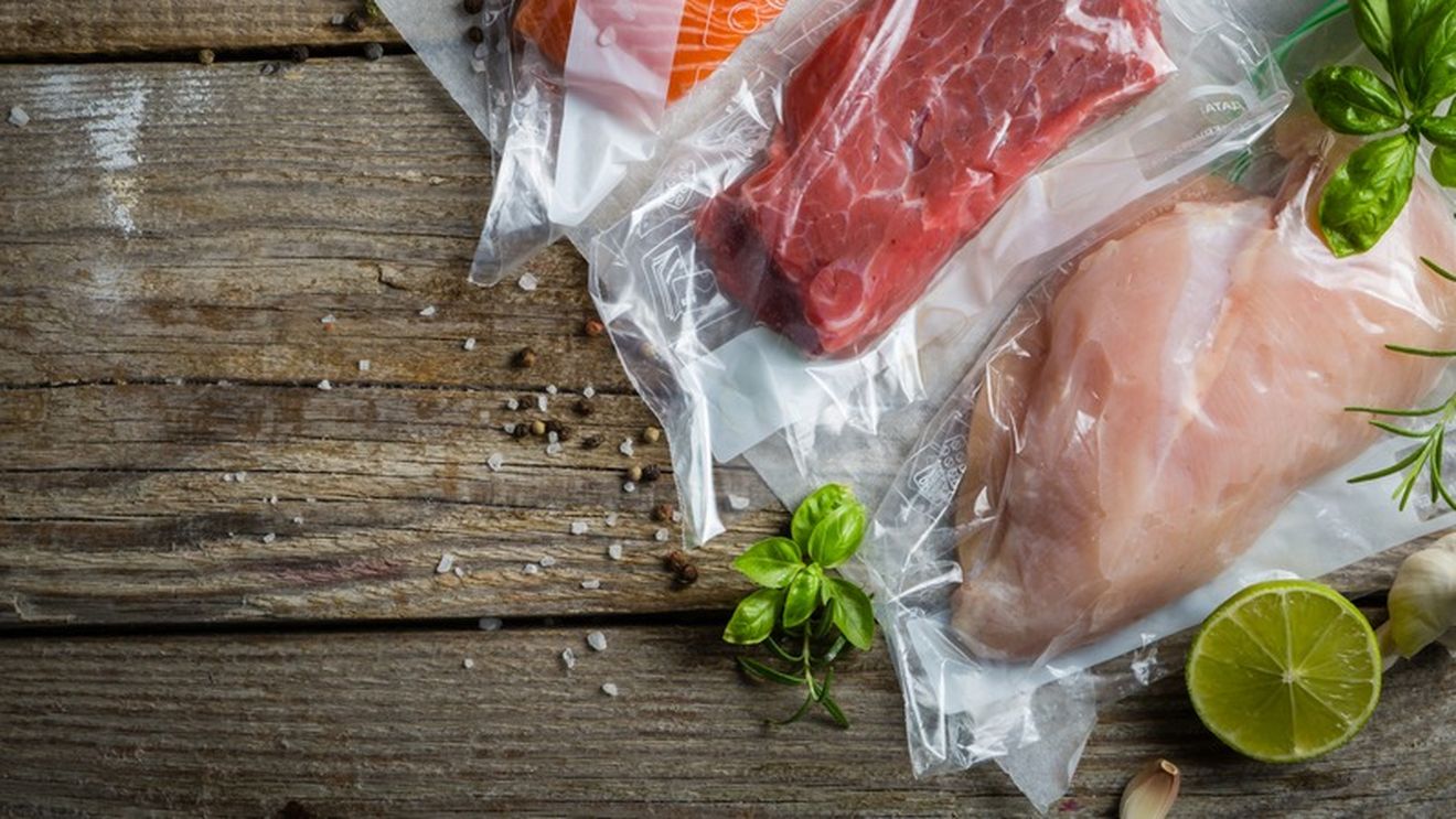 Cum putem găti alimentele sous vide și de ce aceastea își conservă mai bine calitățile, preparate astfel. Gătitul în vid promite să nu fie doar o modă de moment și să reziste în timp