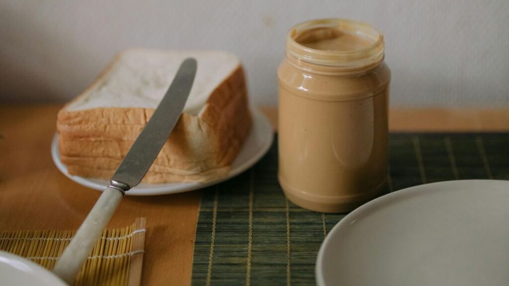 Untul de arahide s-ar putea să nu fie atât de bogat în proteine, așa cum credeai / Nutriționiștii spun că trebuie consumat cu moderație, el fiind un aliment bogat în grăsimi și foarte caloric, dar sănătos pentru inimă și plin de minerale