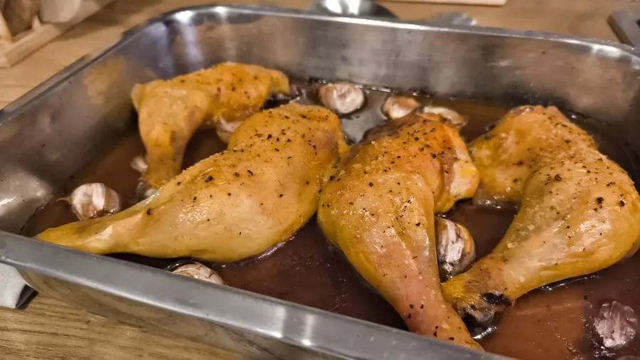 pulpe de pui cu vin si usturoi