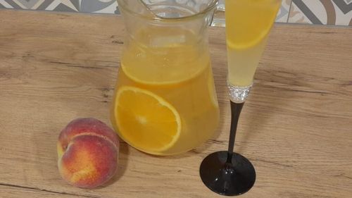 Rețetele Juanitei. Sangria cu vin sau cava, băutura perfectă pentru verile spaniole