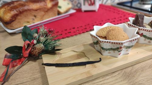 VIDEO | ABC în bucătărie: Cum să scoți semințele din păstaia de vanilie pentru a obține maxim de savoare în prăjituri