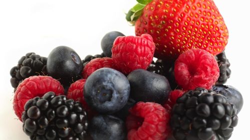 Pigmenții care apără hormonii / Antocianii, care dau culoarea intensă fructelor de pădure, pot combate efectele negative ale microplasticelor asupra sănătății reproductive