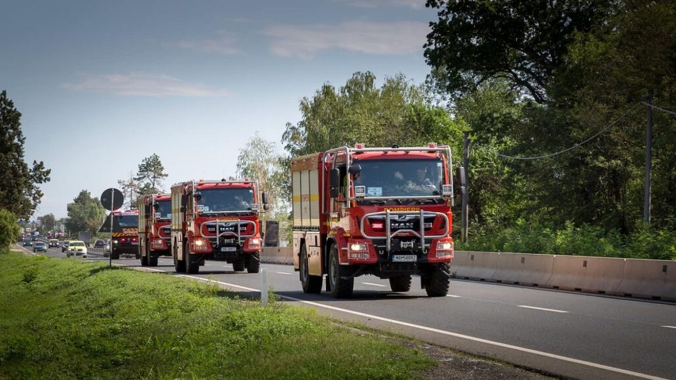 Din cauza secetei, pompierii din Arad au dus crescătorilor de animale de două ori mai multă apă față de anul trecut /  Mai multe cursuri de apă din judeţ au secat în acest an