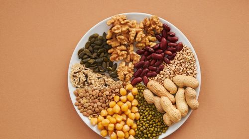 18 alimente ce conțin estrogen vegetal și cum pot influența ele sănătatea femeilor aflate la menopauză