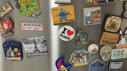 Dacă acoperi frigiderul cu magneți consumă mai mult curent? Ți se strică mâncarea mai repede?