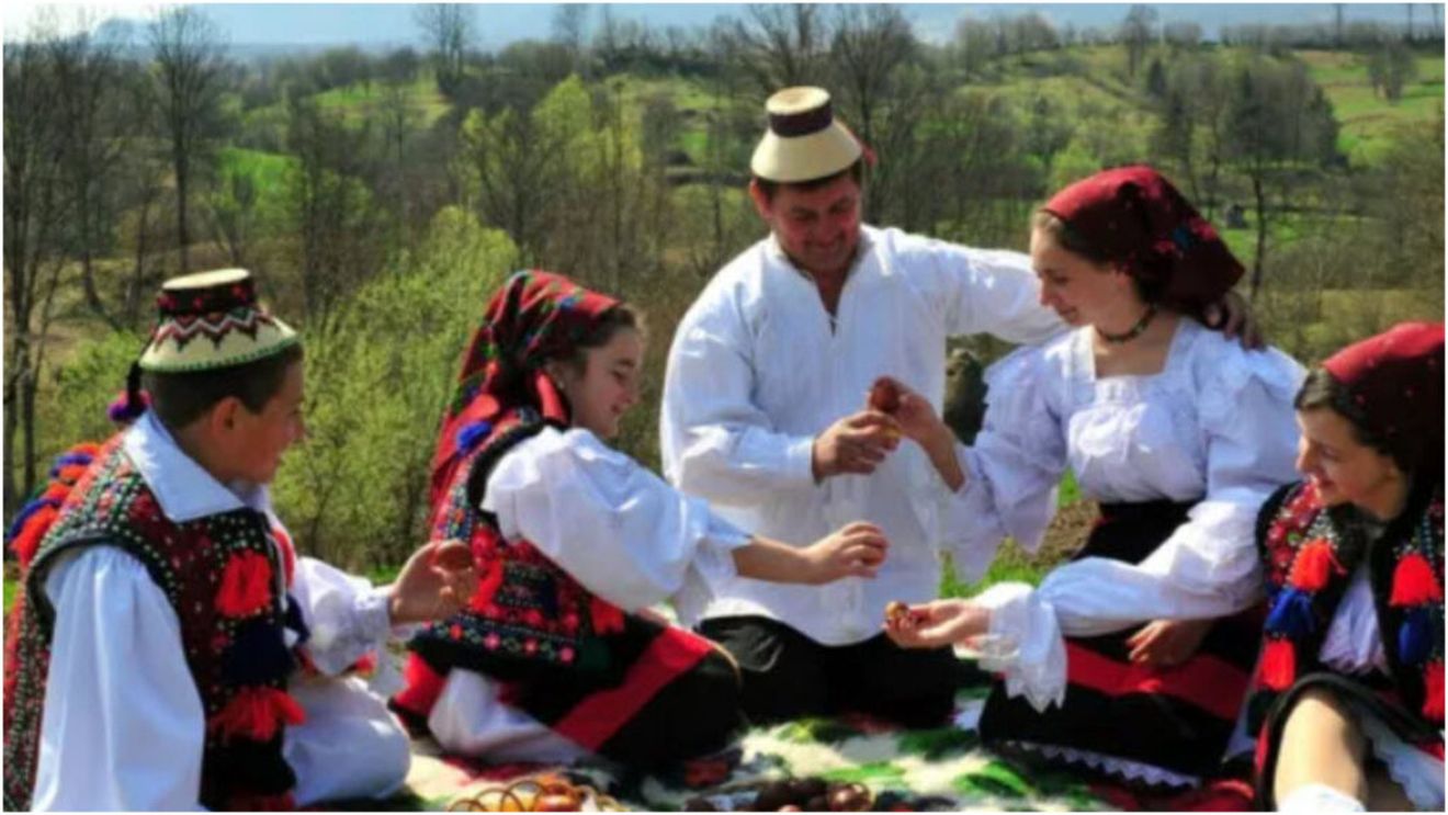 Deși pensiunile din Maramureș sunt cele mai căutate de sărbători, rezervările din acest an sunt mult mai reduse/ Turiștii le aleg de obicei pentru preparatele tradiţionale