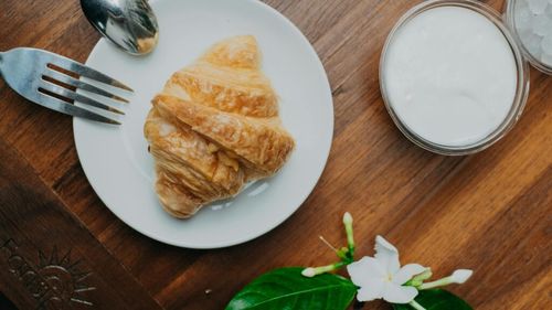 5 alimente, aparent sănătoase, despre care nu ai fi bănuit că pot fi dăunătoare inimii / Cerealele rafinate, sucurile de fructe și lactatele degresate, printre principalii inamici