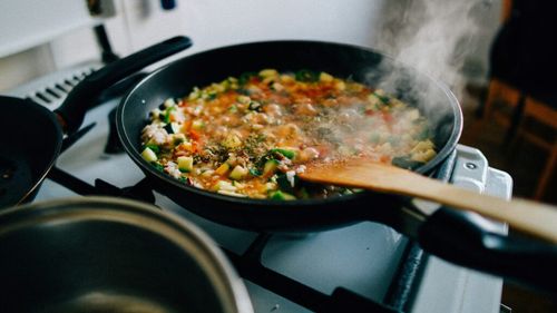 8 legume care își pierd din nutrienți prin gătire. Metodele de preparare care te ajută să păstrezi mai mult din vitamine