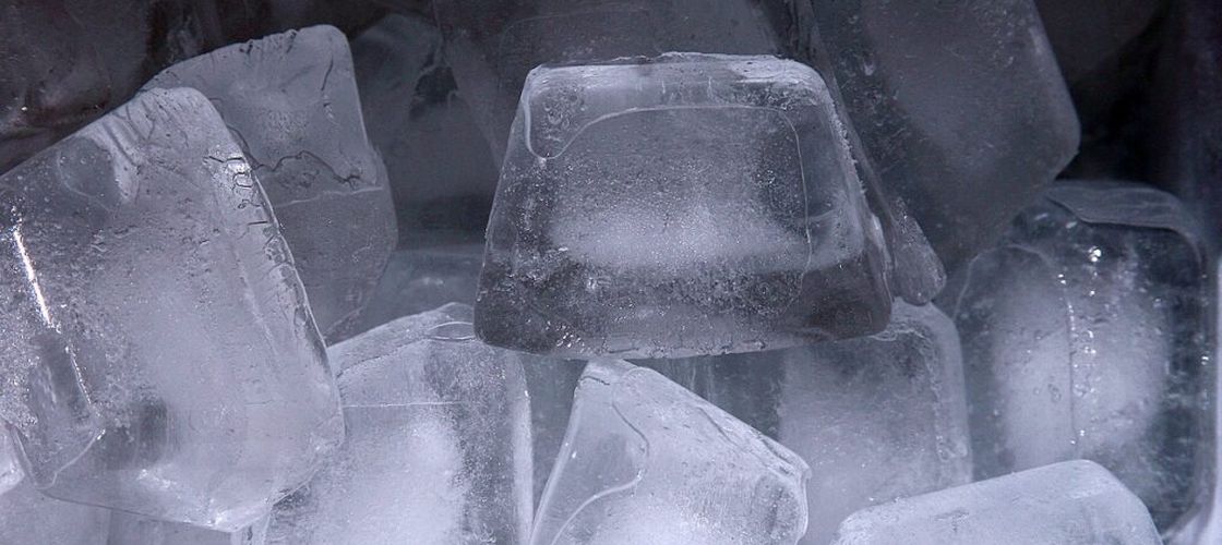 Înainte de apariția congelatoarelor, tăietorii de gheață erau cei care asigurau conservarea mâncării în sezonul cald