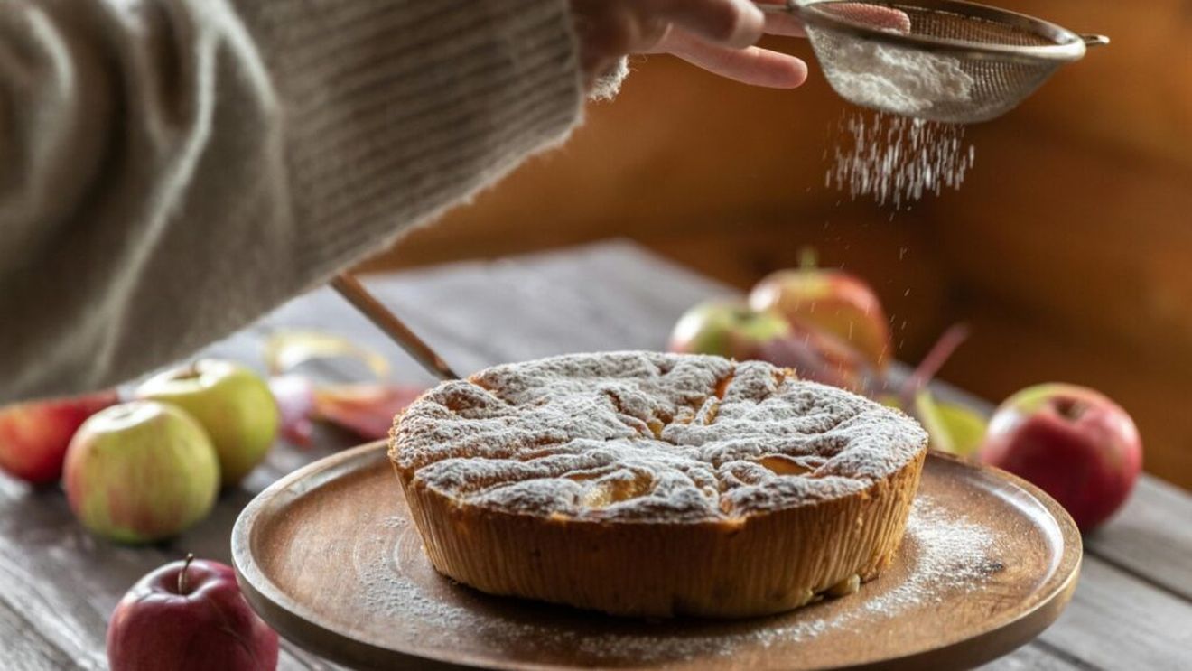 Plăcinta cu mere, desertul care reprezintă cel mai bine România, potrivit sondajului G4Food / Gogoșile și cornulețele, următoarele în clasament