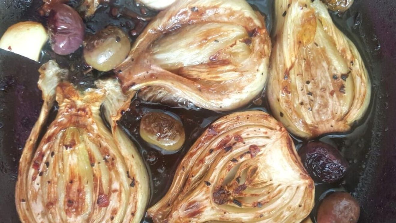 Garnituri vegetale. Fenicul soté cu măsline și usturoi. Merge cu pui, pește, cartofi sau salată verde