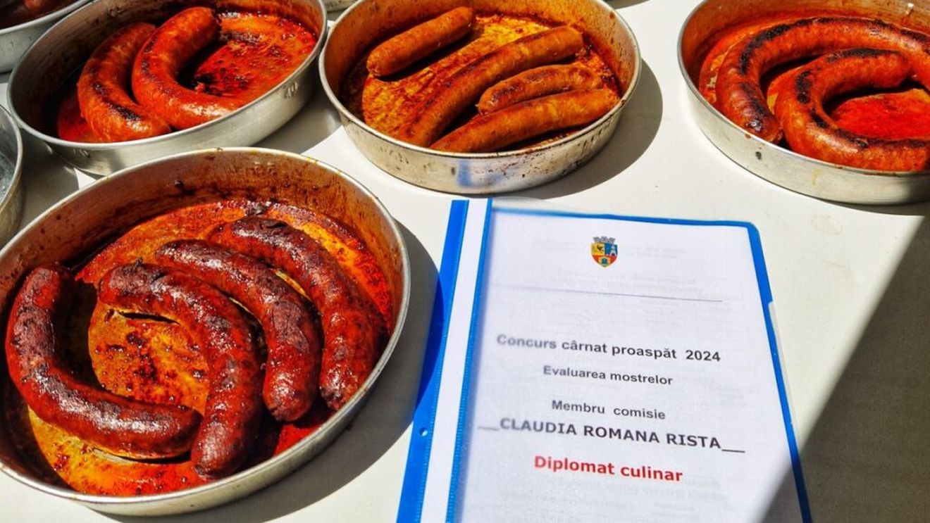 Festivalul Cârnatului Proaspăt de la Nădlac. Echipe din România, Ungaria, Serbia și Slovacia se așază la masă și pregătesc cârnații