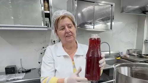 VIDEO | De la pădure direct în pahar / Siropul de muguri de brad, gustul verii din munții Maramureșului / Bucătar: „Aici este preparatul vedetă”