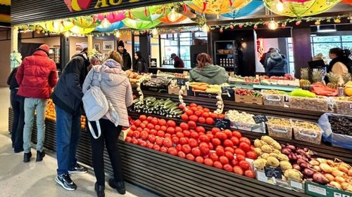 Fondatorul Pieței Artizante, Andrei Severin: „Suntem în proces de învățare. Avem opt luni de când am deschis.” / Cei care își vând produsele sunt artizani din diverse colțuri ale țării