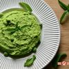 Legumele își depășesc ”statutul” de garnitură și devin vedetele farfuriei. Un preparat hawaian demonstrează de ce!/ Cartea de bucate „Aloha Veggies”, de Alana Kysar, este o odă adusă legumelor și-n special, mazărei dulci!