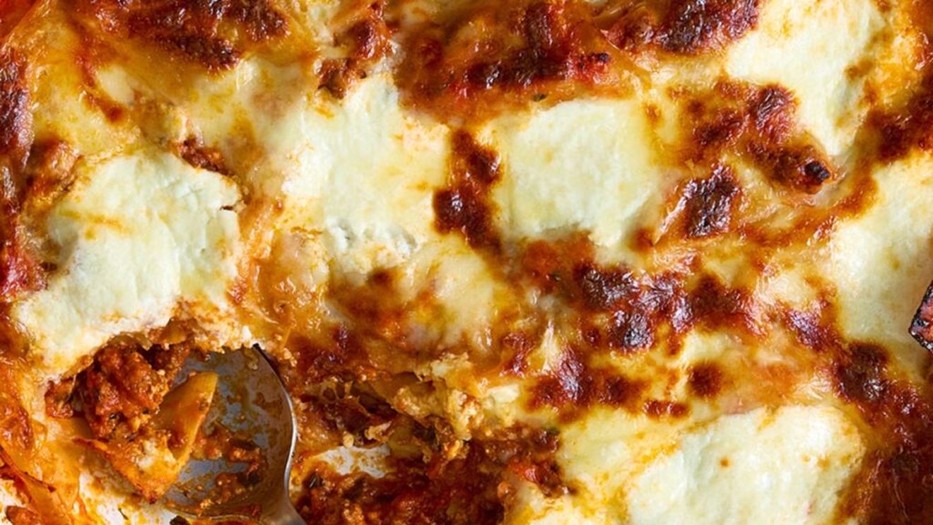 Lazy lasagna, gătită într-o singură tigaie, promite tot gustul clasic fără ore pierdute în bucătărie / Rețeta este ideală pentru o zi aglomerată de luni
