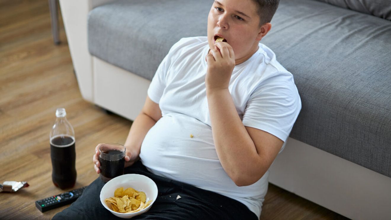 Studiu: O treime dintre copiii evaluați sunt supraponderali / Cei mai mulți știu regulile alimentației sănătoase, dar nu le aplică zilnic
