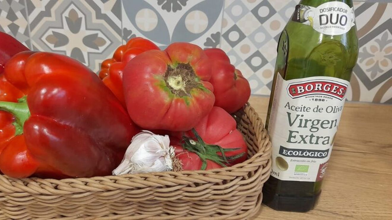 Rețetele Juanitei: Salată de ardei copți cu roșii și usturoi. Un deliciu al zilelor de vară