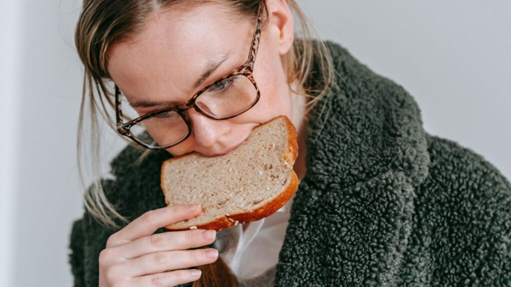 Influențează consumul de pâine riscul de cancer? Rezultatele unui studiu recent / Unele tipuri de pâine, precum cea integrală sau de secară, au fost  asociate cu o scădere a riscurilor de dezvolta boli oncologice