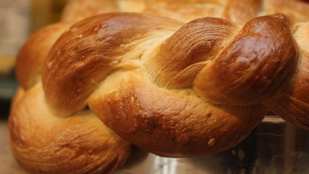 Tradiții: În Vinerea Mare singurul lucru pe care îl puteau face gospodinele era să frământe și să coacă pasca / Alte munci nu erau permise