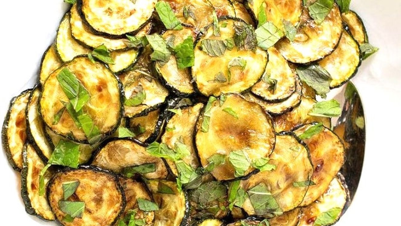 Garnituri de legume. Rețetă rapidă de dovlecei în stil napoletan: dovlecei alla scapece/ cu oțet, usturoi și mentă