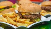 „Gastroficarea” orașelor. De ce mâncarea a ajuns să aibă același gust peste tot, iar oamenii aleg în proporție tot mai mare produse pe care le cunosc