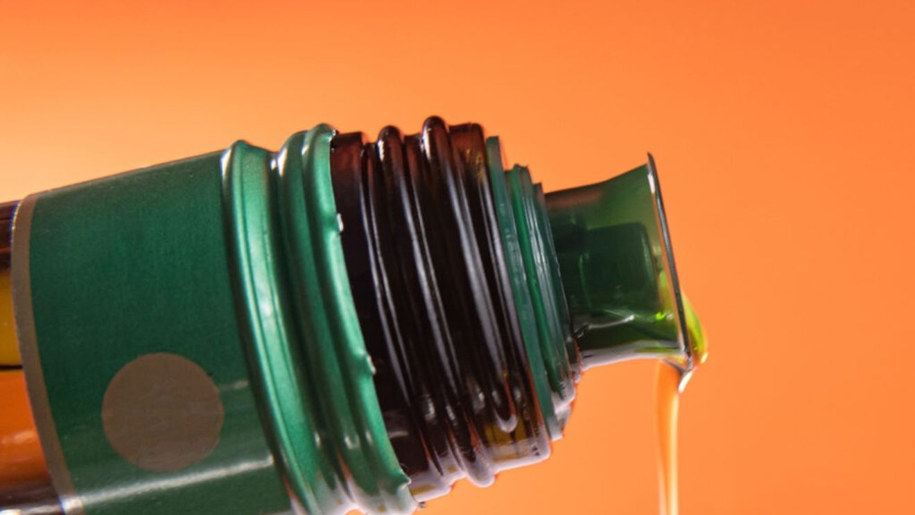 Şcoli dotate cu pubele pentru colectarea uleiului alimentar uzat, la Bistriţa-Năsăud / Este un proiect al operatorului de apă din județ