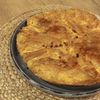 FOTO | Plăcintă cu brânză, din doar trei ingrediente plus unul secret. Află ce să pui ca să iasă o minuntăție de plăcintă, crocantă și cremoasă în același timp