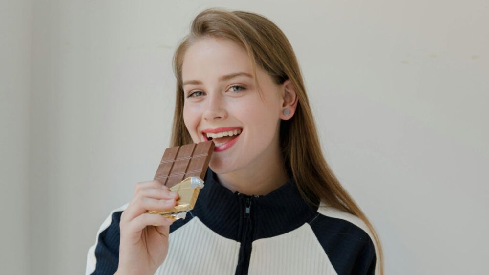 Cercetătorii elvețieni au creat ciocolată cu mai puține calorii și cu mai puține deșeuri rezultate / Zahărul, înlocuit cu un gel obținut din pulpă și coajă din fructul de cacao