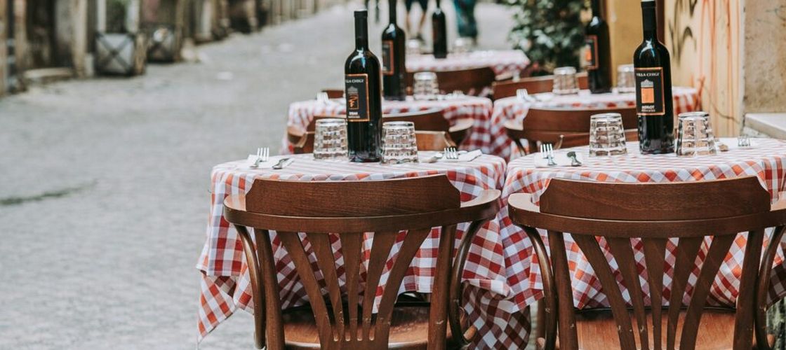 Ce nu vei vedea aproape niciodată pe masa unui italian / 5 preparate care domină meniurile pentru turiști, dar pe care localnicii le ocolesc