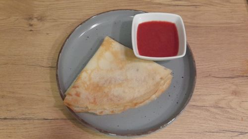 Clătite cu piure de căpșuni - un mic dejun dulce fără niciun strop de zahăr/ Alege căpșuni cât mai coapte și mai aromate