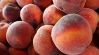 Cum alegi cele mai dulci și zemoase piersici / Trucul simplu recomandat de un expert în fructe